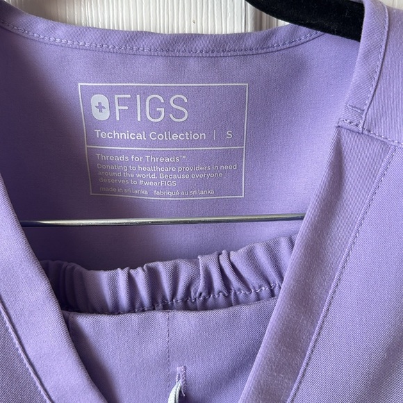 Figs scrubs set 💜 - Picture 2 of 3